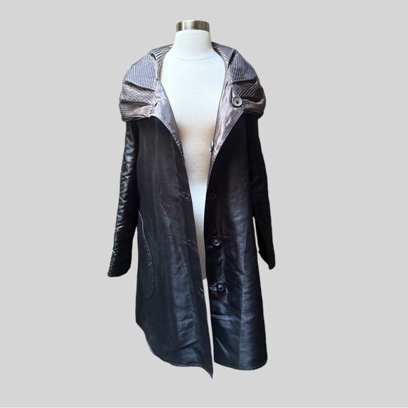 UBU Reversible Iridescent Raincoat - Picture 6 of 11